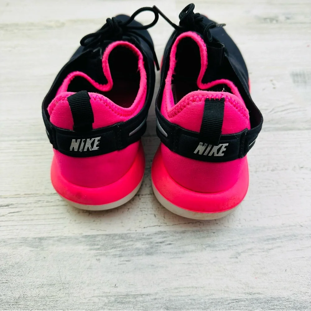 Black and hot pink Nike running shoe